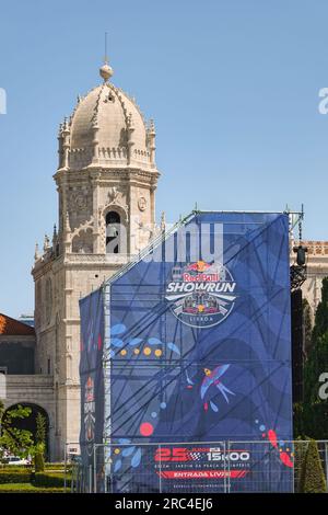 Red Bull Showrun Lisboa 2023. Dimostrazione di Formula 1 per gli appassionati di sport motoristici a Belém, Lisbona, Portogallo. Sullo sfondo il monastero di Jerónimos. Foto Stock