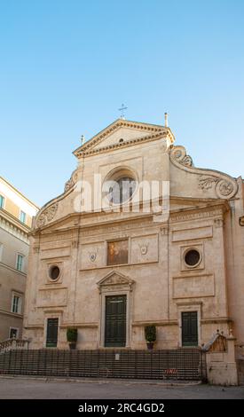 Roma, Lazio, Italia, la facciata della Basilica di San Augustine in campo Marzio (Basilica di Sant'Agostino in campo Marzio). Foto Stock