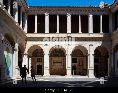 Roma, Lazio, Italia, il Chiostro del Bramante è un edificio rinascimentale italiano progettato dall'architetto Donato Bramante Foto Stock