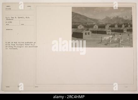 Veduta della prigione Barracks e di Fort Douglas, con le montagne in lontananza, come si vede dalla Sentinel Tower No. 3. La foto è stata scattata dal sergente Ray R. Tyrell. La descrizione indica che questa vista mostra la caserma della prigione di guerra. La foto reca il numero di riferimento 4-1349." Foto Stock