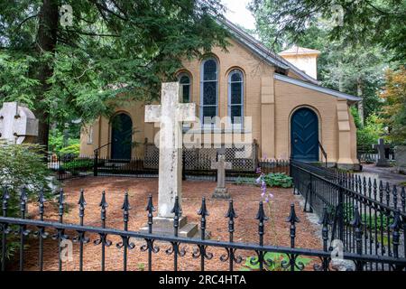 Vista sulla storica chiesa di St John of the Wilderness a Flat Rock, North Carolina. Foto Stock