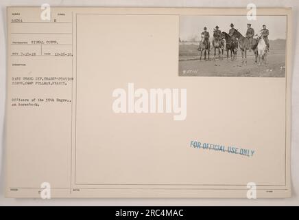 "Ufficiali del 35th Engineers, parte del 21st Grand Division Transportation Corps, a cavallo a Camp Pullman, Francia. Questa fotografia, numerata 58261, è stata scattata il 26 dicembre 1918. L'immagine è stata catturata dal corpo dei segnali, con il simbolo di descrizione SECO 7-15-19". Foto Stock