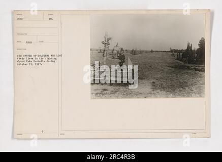 Tombe di soldati che persero la vita durante i combattimenti intorno a Pete Rochelle l'11 ottobre 1917. La fotografia cattura la cupa e commovente scena delle tombe e funge da simbolo dei sacrifici fatti durante la prima guerra mondiale. Foto Stock