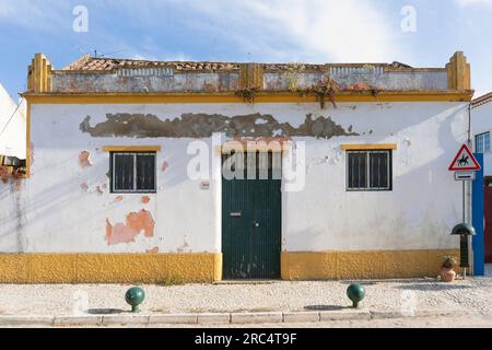 Europa, Portogallo, regione dell'Alentejo, Golega, piccolo edificio tradizionale in largo do Marquês de Pombal Foto Stock