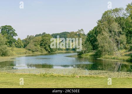 Staunton Harold, Regno Unito, 11 giugno 2023: Il laghetto dei pesci a Staunton Harold Hall, Leicestershire. Foto Stock