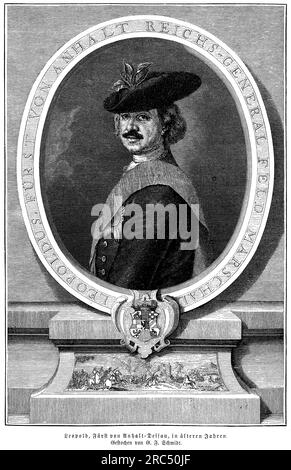 Ritratto alla vecchiaia di Leopold Fuerst von Anhalt-Dessau, comunemente noto come Leopoldo i, principe di Anhalt-Dessau, famoso leader militare e figura chiave dell'esercito prussiano durante il XVIII secolo. È nato il 3 luglio 1676 ed è spesso indicato come "il Vecchio Dessauer" a causa della sua illustre carriera militare. Leopoldo i giocò un ruolo significativo nello sviluppo delle moderne tattiche di guerra, in particolare nelle aree della fanteria e dell'artiglieria. Introdusse importanti riforme nell'esercito prussiano, sottolineando la disciplina, l'addestramento e l'attuazione di tattiche standardizzate. Foto Stock