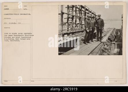 Tre membri dell'esercito americano stanno fianco a fianco in questa foto scattata al Mare Island Navy Yard in California. Da sinistra a destra ci sono il costruttore navale James Reed, il Master Shipfitter Moroney e il costruttore navale P.H. Freits. La fotografia è stata scattata dal fotografo Reco il 14 gennaio 1920, e fa parte della raccolta di fotografie del Committee on Public Information che documentano le attività militari americane durante la prima guerra mondiale Foto Stock