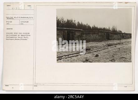 Sgt.1st cl.J. T. Seabrook della Carolina del Sud ha scattato questa fotografia il 1 marzo 1919, presso il Deposito di ammunition Reclamation No.1 a Mauvages, Mosa, Francia. L'immagine mostra i dugouts utilizzati per memorizzare gli esplosivi. È stato emesso con il numero 8 il 12 dicembre 1918. Il fotografo è M.A.C. Andre. Foto Stock