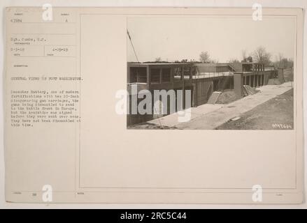 Vista generale di Fort Washington che mostra la Decauter Battery, che presenta due carri da 10 pollici scomparsi. Questi cannoni erano destinati ad essere inviati in Europa per la battaglia, ma non furono smantellati, poiché l'armistizio fu firmato prima del loro dispiegamento. Fotografia scattata il 3 maggio 1919 da Sgt. Combs. Descrizione rilasciata da S.C. Subiect il 29 aprile 1919. Foto Stock