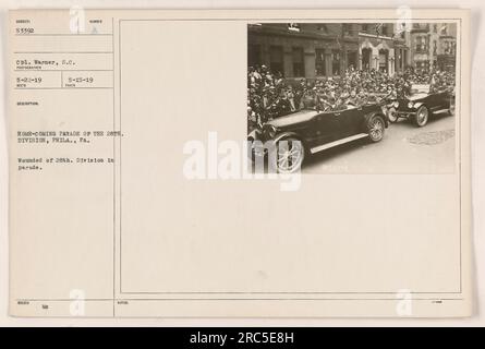 Didascalia: L'immagine mostra i soldati feriti della 28th Division che partecipano alla parata di ritorno a Philadelphia, Pennsylvania. La parata si tenne il 22 maggio 1919 e accolse nuovamente i soldati della 28th Division dopo il loro servizio nella prima guerra mondiale. Foto Stock