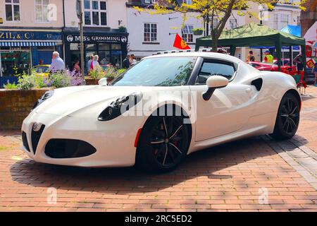 Una stupenda sportiva Alfa Romeo 4C Tippo 960 a testa fissa Coupé, prodotta nell'arco di 6 anni, inclusa una versione a ragno, maggio 2023. Foto Stock