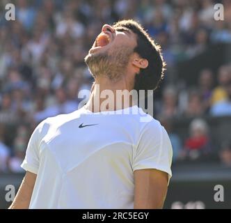 Londra, GBR. 12 luglio 2023. London Wimbledon Championships Day 10 12/07/2023 Carlos Alcaraz (ESP) vince il quarto di finale del match credito: Roger Parker/Alamy Live News Foto Stock