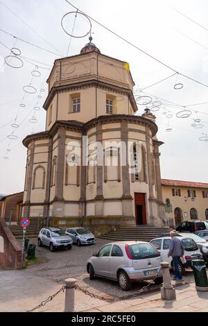 Torino, Italia - 27 marzo 2022: La chiesa di Santa Maria al Monte dei Cappuccini è una chiesa in stile tardo rinascimentale su una collina che domina il po Foto Stock