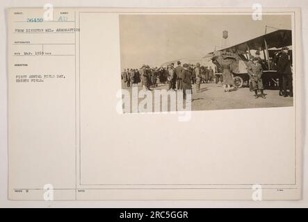 Soldati che partecipano alla prima giornata annuale del campo a Eberts Field. L'evento si è svolto nel marzo 1919 e aveva lo scopo di promuovere il cameratismo e la forma fisica tra il personale militare. I soldati si impegnavano in varie attività ed esercitazioni durante tutto il giorno. Foto Stock