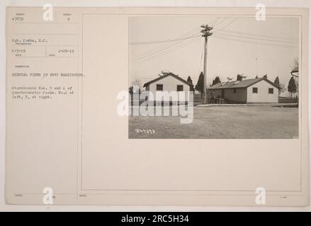 Vista generale di Fort Washington che mostra i magazzini n. 3 e n. 4 del Quartermaster Corps. Il magazzino n. 4 si trova sul lato sinistro, mentre il magazzino n. 3 si trova sul lato destro dell'immagine. La foto è stata scattata il 3 maggio 1919 dal sergente Combs. Foto Stock