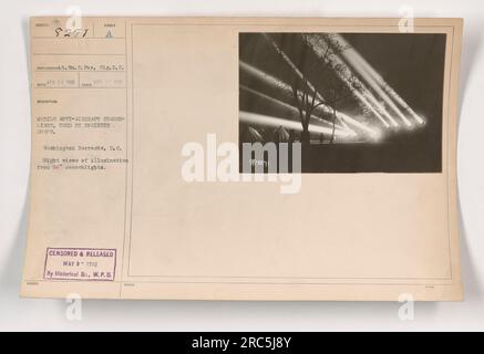 L'immagine 8271 mostra un proiettore mobile anti-aereo Hurber utilizzato dall'ENGINEER Corps durante la prima guerra mondiale La fotografia è stata scattata il 17 aprile 1918 ed è stata rilasciata da Washington Barracks, D.C. Mostra una vista notturna dell'illuminazione da un proiettore da 24''. La fotografia è stata censurata e pubblicata il 9 maggio 1918 da The Historical Branch, W.P.D. Foto Stock