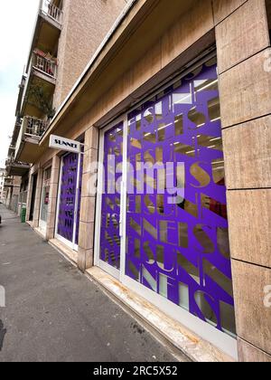 Milano, Italia - marzo 31: Vista esterna del negozio Sunnei a Milano, Italia. Sunnei è un marchio di moda italiano. Foto Stock