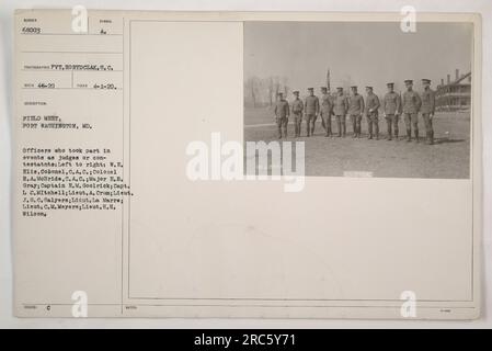 Gli ufficiali partecipano a un incontro sul campo a Fort Washington, MD. Nell'immagine di fotografie di attività militari americane durante la prima guerra mondiale, tenente C. M. Meyers, tenente H.H. Wilson, tenente A. Crum, tenente J.G. C. Salyers, tenente la Marre, capitano L C. Mitchell, capitano E.M. Goolrick, maggiore E.B. Gray, colonnello R.A. McBride, e il colonnello W.E. Gli Elis sono visti da sinistra a destra. Foto Stock