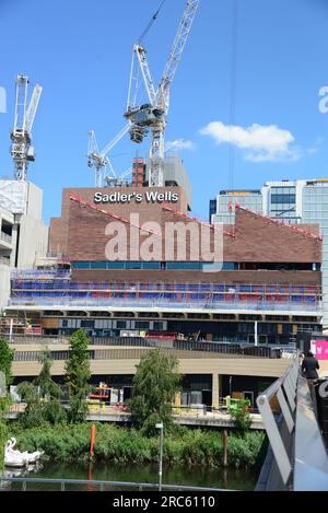 Il nuovo Sadlers Wells Theatre al Queen Elizabeth Olympic Park, Stratford, Londra, inaugurazione nel 2024 Foto Stock