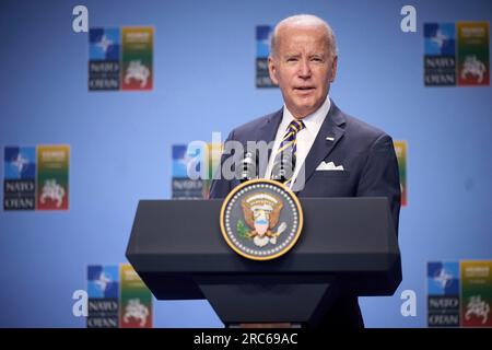 Vilnius, Lituania. 12 luglio 2023. STATI UNITI Il presidente Joe Biden fa commenti durante un evento con i leader del G7 per annunciare una dichiarazione congiunta di sostegno per l'Ucraina durante il vertice della NATO presso il Centro esposizioni e congressi lituano, il 12 luglio 2023 a Vilnius, Lituania. Credito: Ucraina Presidenza/Ucraina Presidenza/Alamy Live News Foto Stock