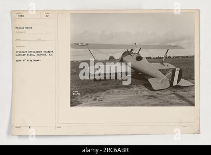 Questa immagine mostra una collezione di diversi tipi di aeroplani presso la Aviation Experiment Station, Langley Field, Hampton, Virginia. Fu scattata dal fotografo Reed e pubblicata dal Signal Corps. Gli aeroplani qui raffigurati illustrano i vari modelli e progetti utilizzati durante la prima guerra mondiale. Foto Stock