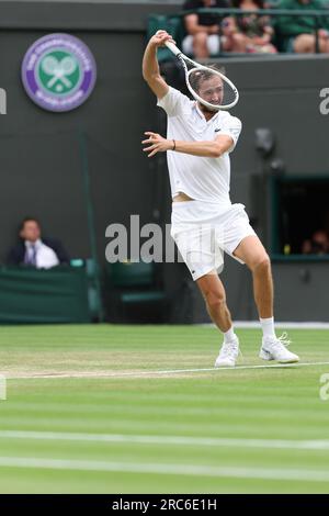 Wimbledon, Royaume University. 12 luglio 2023. Daniil Medvedev durante i Campionati di Wimbledon 2023 il 12 luglio 2023 presso l'All England Lawn Tennis & Croquet Club di Wimbledon, Inghilterra - foto Antoine Couvercelle/DPPI Credit: DPPI Media/Alamy Live News Foto Stock