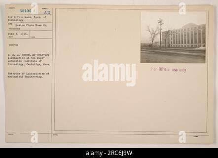 Esterno della U.S. School of Military Aeronautics presso il Massachusetts Institute of Technology di Cambridge, Massachusetts. Questa fotografia mostra i laboratori di ingegneria meccanica. Scattato il 1 luglio 1918 da The Boston Photo News Co.. È contrassegnato con "solo per uso ufficiale - D www." Foto Stock