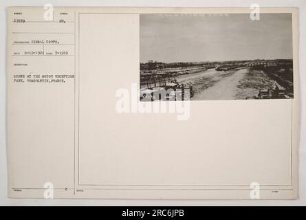 Soldati al Motor Reception Park di Romorantin, Francia, durante la prima guerra mondiale. La fotografia, scattata nel marzo 1919, mostra una scena di soldati e veicoli militari. L'immagine è stata catturata dal fotografo C. Suter ed è numerata 67539 nella collezione Signal Corps. Foto Stock