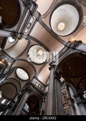 Venezia, Italia - 2 aprile 2022: Vista interna dalla Chiesa di San Salvador al campo San Salvador a Venezia, Italia Foto Stock