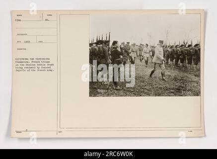 Il generale francese Fayolle rivede le truppe vittoriose dei cacciatori sul fronte di battaglia italiano durante la prima guerra mondiale. La foto, numerata 6724, è stata scattata dal fotografo Seco nel 1919 e rilasciata come simbolo ufficiale delle realizzazioni militari. È catalogato come HOT 06724 nella collezione. Foto Stock