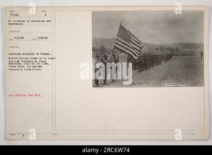 SOLDATI AMERICANI A PANAMA. Le truppe native si stanno formando per onorare il generale Pershing a Henry Barracks, città di San Juan, Porto Rico, durante la visita del generale. (Fonte: Fotografie delle attività militari americane durante la prima guerra mondiale, 69.144, fotografo BT per gentile concessione di Underwood e Underwood. Data: 8/2/20.) Foto Stock