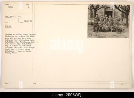 Immagine che raffigura ufficiali militari in posa per una foto di gruppo durante la prima guerra mondiale. Tra gli agenti c'è il maggiore G.S. Andrews, Mej. W.J. Calbert, col. E.T. Couley, capitano F.D. Ellis, maggiore T.J. Hayes, Mej. J.H. J. KEELEY, MJ. R.P.Kuher, il maggiore S.A. McCalle, primo Lieut. M.Noyes, lascia Lieut. S.D. Kingsdorf, maggiore C.S. Test, capitano Langres, Haute E.W. Yates. Preso a Marne, in Francia, nel 1918. Foto Stock