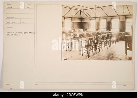 Soldati che partecipano a un corso di addestramento radiofonico al Love Field di Dallas, Texas, nel 1918 durante la prima guerra mondiale. Foto Stock