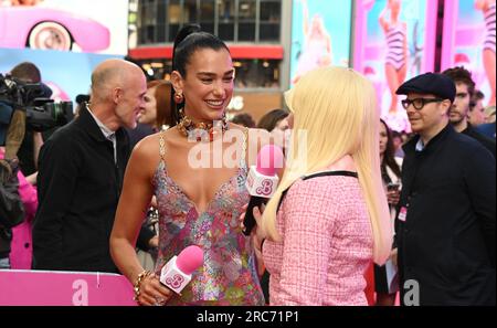 Dua Lipa arriva a Cineworld Leicester Square, Londra, Regno Unito. 12 luglio 2023. Prima europea di Barbie, Londra, Regno Unito. Foto Stock