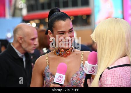 Dua Lipa arriva a Cineworld Leicester Square, Londra, Regno Unito. 12 luglio 2023. Prima europea di Barbie, Londra, Regno Unito. Foto Stock