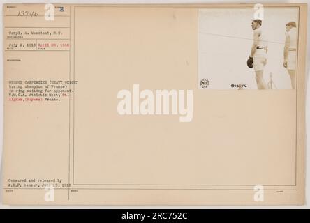 Il caporale A. Moscioni ha fotografato George Carpentier, il campione di pugilato dei pesi massimi di Francia, in un anello in attesa del suo avversario durante lo YMCA Athletic Meet a St. Aignan, Francia, il 28 aprile 1918. La fotografia è stata scattata dal fotografo NUMIG e ricevuta dalla censura dell'A.E.F. il 19 giugno 1918. Foto Stock
