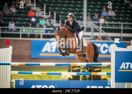 Patricio Pasquel Poo del Messico gareggia nel Rolex North American Grand Prix a Spruce Meadows. Foto Stock