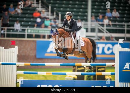 Patricio Pasquel Poo del Messico gareggia nel Rolex North American Grand Prix a Spruce Meadows. Foto Stock