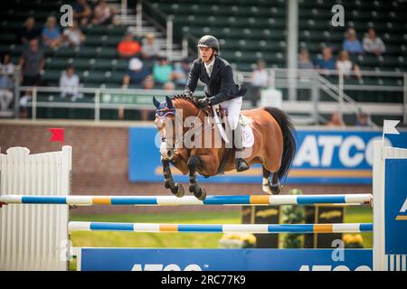 Patricio Pasquel Poo del Messico gareggia nel Rolex North American Grand Prix a Spruce Meadows. Foto Stock