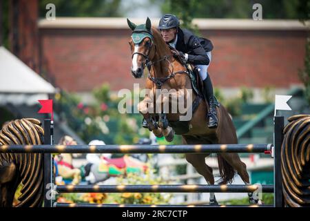 Rupert Carl Winkelmann, tedesco, gareggia nel Rolex North American Grand Prix a Spruce Meadows. Foto Stock