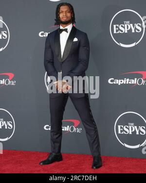 Los Angeles, USA. 12 luglio 2023. Damar Hamlin arriva agli ESPY Awards 2023 che si tengono al Dolby Theatre di Hollywood, CALIFORNIA mercoledì 12 luglio 2023. (Foto di Sthanlee B. Mirador/Sipa USA) credito: SIPA USA/Alamy Live News Foto Stock