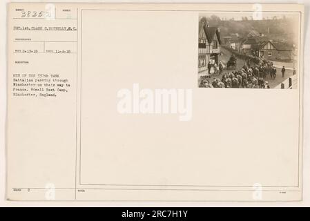 Uomini del 337th Tank Battalion che passavano attraverso Winchester sulla strada per la Francia in All Rest Camp, Winchester, Inghilterra. Fotografia scattata il 4 novembre 1918 da 1st Class C. Donnelly, 8th C. Photographer. Foto Stock