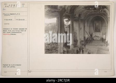 Interno di una chiesa a Nouvilly, in Francia, utilizzata come sede della Croce Rossa. L'edificio mostra gravi danni causati dal fuoco di proiettili. Soldato J.L. Campbell del Signal Corps scattò la foto il 1 ottobre 1918. La data di autorizzazione da parte del censore A.E.P. è sconosciuta. Foto Stock