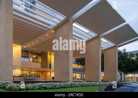 Ingresso alla Mayo Clinic di Jacksonville, Florida, al tramonto. (USA) Foto Stock