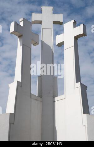 Il memoriale della collina delle tre croci è un simbolo dell'identità nazionale a Vilnius, in Lituania Foto Stock