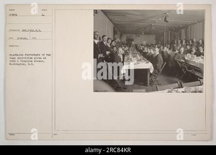 "War Camp Activities at Camp 18th & Virginia Avenue, Washington, D.C. Una fotografia con torcia elettrica scattata dal sergente PCLK.S.C. il 9 gennaio 1920. L'immagine mostra soldati impegnati in varie attività. Simbolo ufficialmente rilasciato HOTF 067531, catalogato come US Official 27- 3-0000." Foto Stock