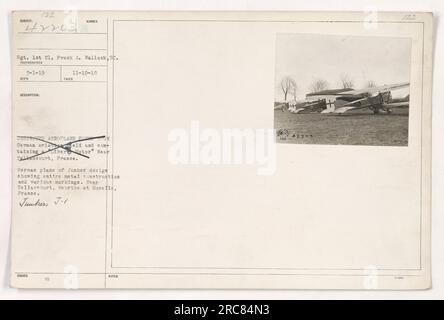 Questa fotografia, etichettata 111-SC-42203, presenta Sgt. 1st Cl. Frank A. Wallock, il fotografo dell'immagine scattata il 1° marzo 1919. La foto cattura il relitto di un aereo tedesco distrutto, in particolare uno Junkers J-1, vicino a Tancourt, in Francia. L'immagine mostra la struttura in metallo dell'aereo e diversi contrassegni. È stato emesso il 19 novembre 1918 e contiene la nota aggiuntiva "42203". Foto Stock