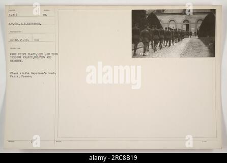 West Point Class del 1921 visita la tomba di Napoleone a Parigi, in Francia durante il loro tour in Francia, Belgio e Germania. Fotografia scattata dal tenente colonnello G.R. Harrison. Foto Stock