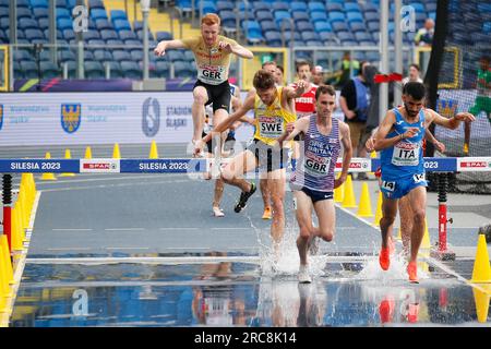 Chorzow, Polonia. 23 giugno 2023: Zak Seddon di Gran Bretagna, Osama Zoghlami d'Italia gareggia nella gara maschile di 3000 m Steeplechase durante i Campionati europei di atletica leggera a squadre, Giochi europei - giorno 4 allo Slaski Stadium di Chorzow, Polonia. 23 giugno 2023. (Foto di Nikola Krstic/Alamy) Foto Stock