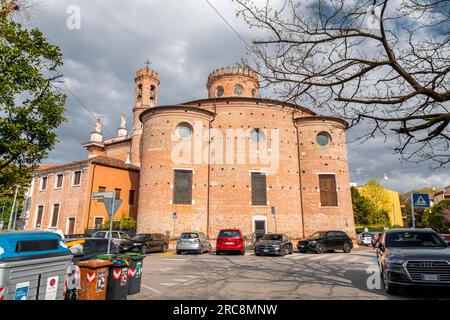 Padova, Italia - 4 aprile 2022: Madonna Addolorata al Torresino o Santa Maria del Pianto o Santa Maria del Torresino chiesa parrocchiale cattolica romana loc Foto Stock